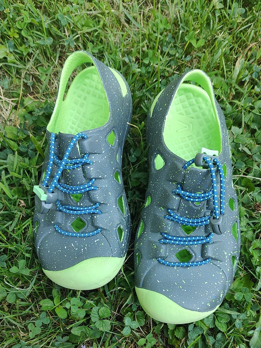 KEEN Sandals Youth's  Light Weight Waterproof Outdoor Grey Size 1